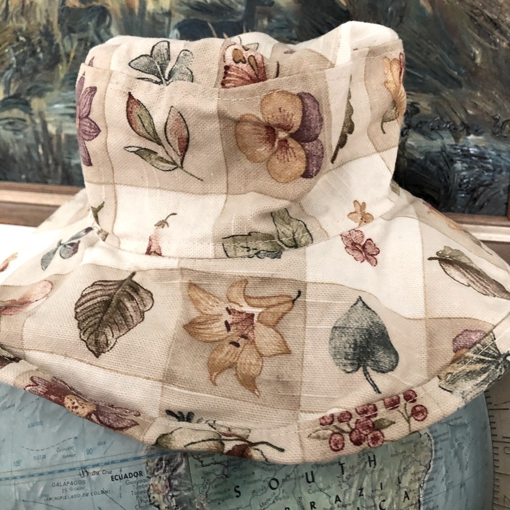 VTG Rare Shelley West Bucket Hat